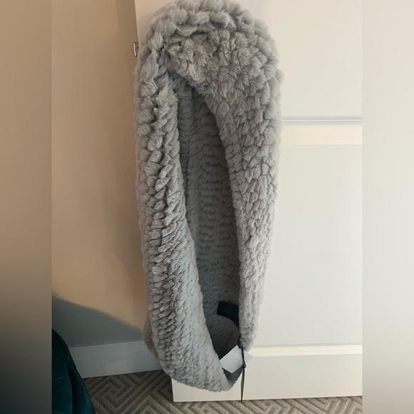 Jocelyn Grey Infinity Scarf (BRAND NEW with tags) - Picture 4 of 6